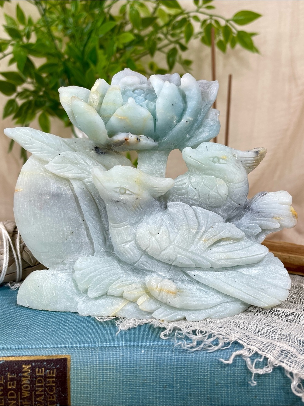 !!! NEW !!! 2382 Light Blue Jadeite Bird & Lotus Crystal Sculpture